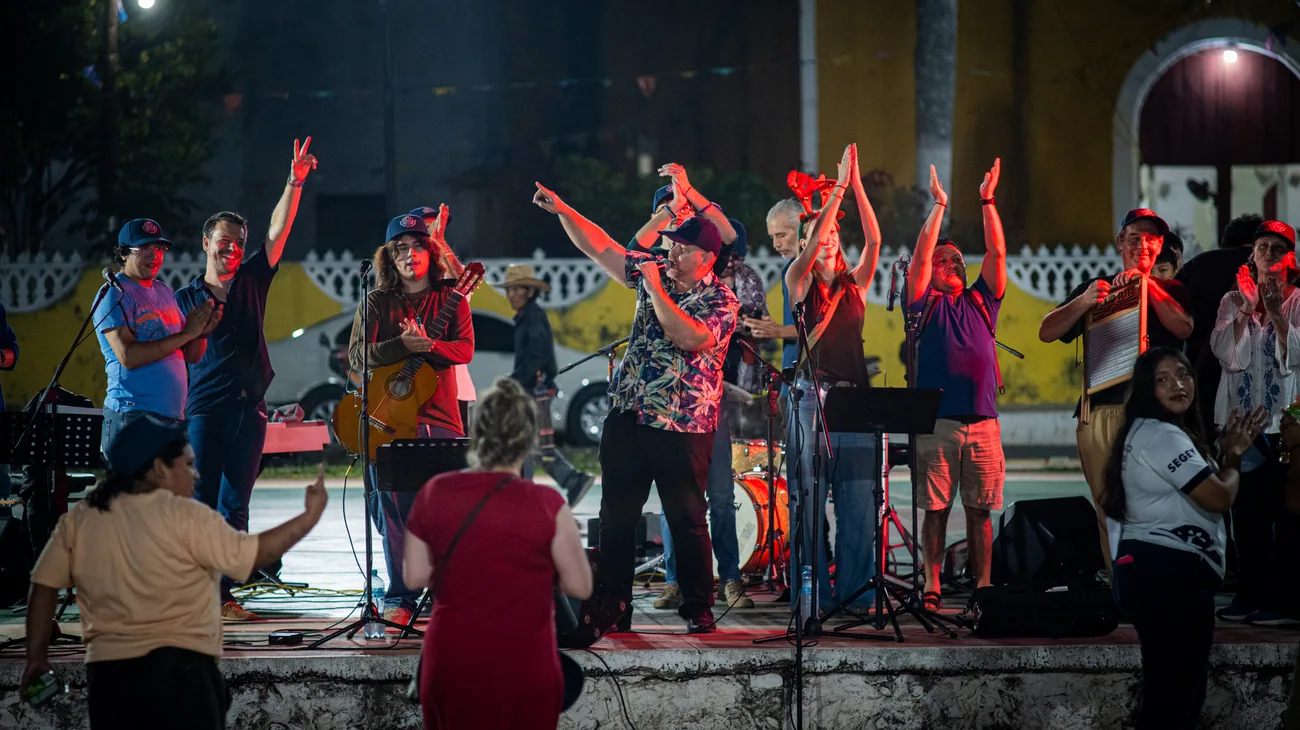 Fotografía de la actividad musical comunitaria en Sudzal, Yucatán.